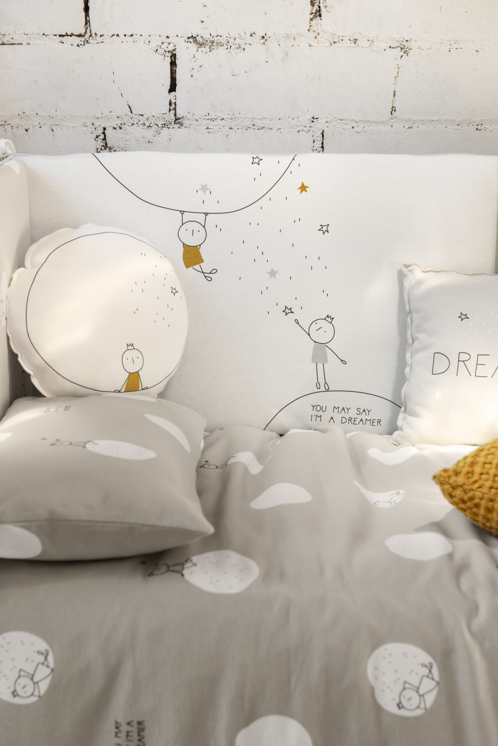 Dreamer-gris-detalle-protector-vertical Dreamer-gris-detalle-protector-vertical